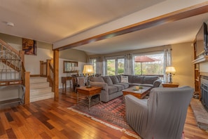 TV, fireplace, offices