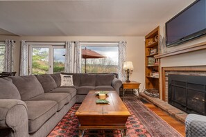 TV, fireplace, offices