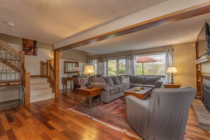 TV, fireplace, offices