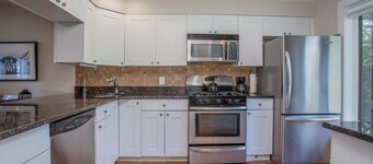 Large Backyard, Game Room, Has AC - Saltbox 1D