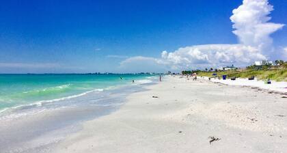 Hideaway · NEU! Innenhofverleih mit 2 Fahrrädern, WLAN, Netflix und Parkplatz