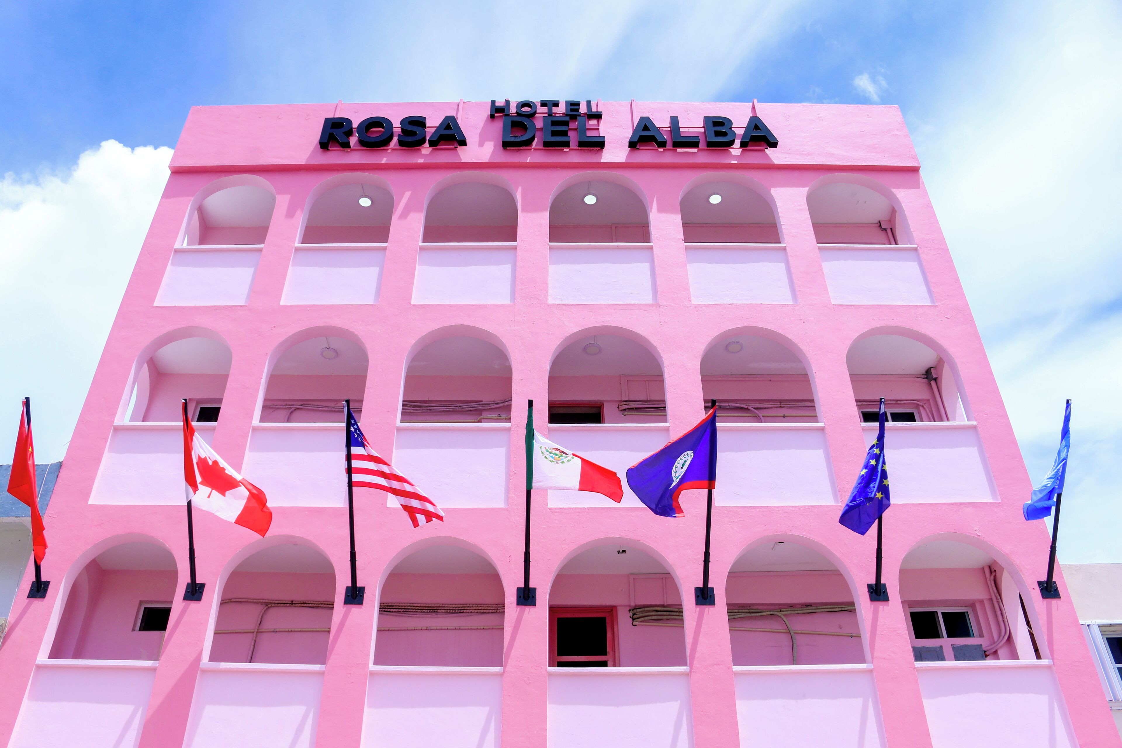 Vista frontal de la propiedad