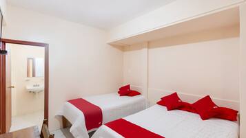 Een strijkplank/strijkijzer, gratis wifi, beddengoed