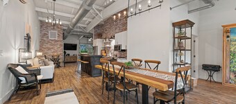 The Lodge at Eagles Landing Lodge of Bulverde sover 12 gjester