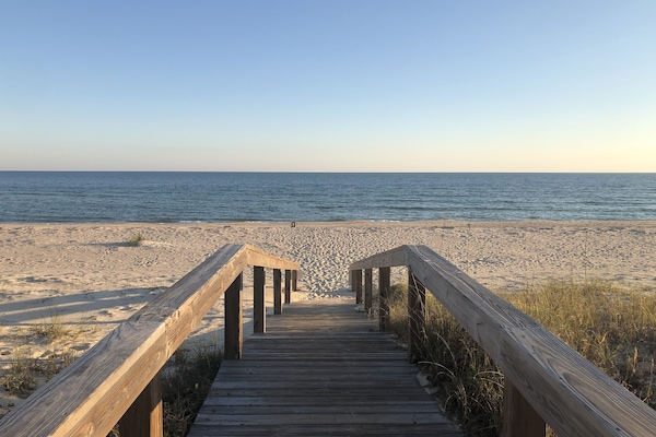 Beach accesses on 9th and 10th streets
