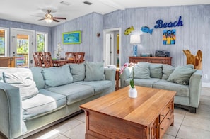 Smart TV, fireplace, books, stereo - The perfect beach house! Private pool, pet friendly & just a block from beach! (St George Island)