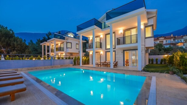A modern two-story house with a swimming pool, outdoor seating, and a well-maintained garden. - 4 bedroom luxury villa sardunya B in oludeniz fethiye (Fethiye)