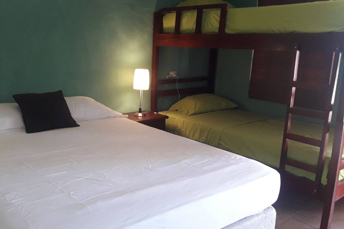 Familienzimmer | Kostenloses WLAN, Bettwäsche