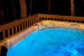 Outdoor spa tub - Discounted Deals-Mountain Views-Hot Tub-Screened Porch-Wood & Propane Fire Pits (Cherry Log)