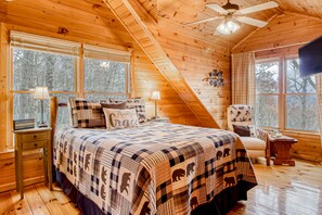 3 bedrooms, desk, iron/ironing board, internet