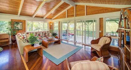 Hale Ki'i Maka Manu 4 Bedroom Home by RedAwning