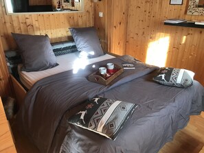 1 bedroom, soundproofing, iron/ironing board, travel cot