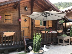 Exterior detail - Stay in the heart of the northern alps (Le Bouchet mont charvin)