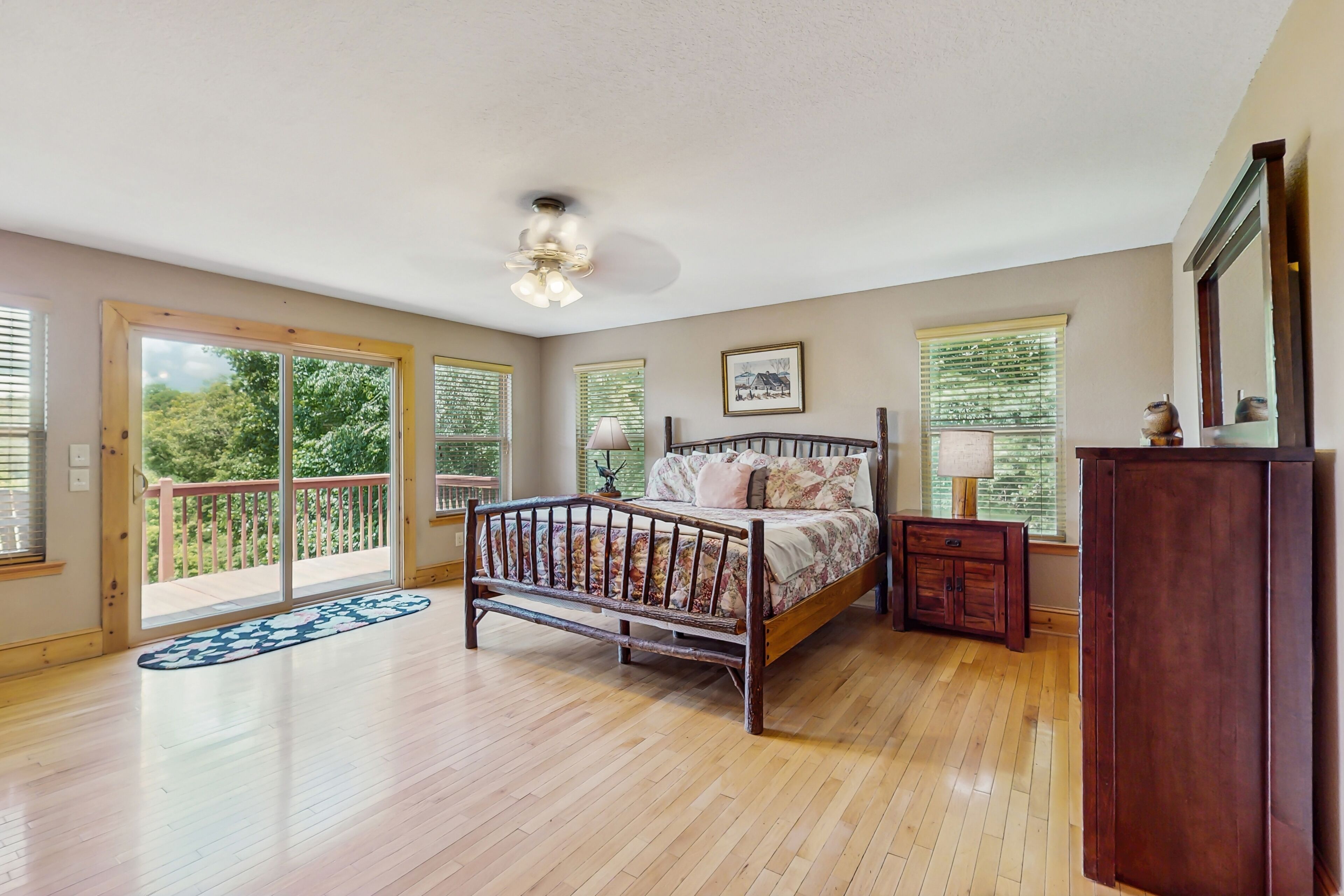 7 slaapkamers, een strijkplank/strijkijzer, internet, beddengoed