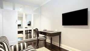 Smart TV, fireplace - Bayside Retreat (Double Bay)