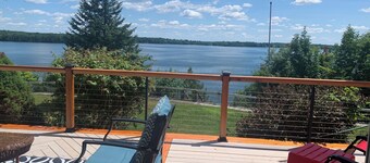 All Year Lakefront Getaway in a private guest rm & indoor pool/Sauna on QEstate 