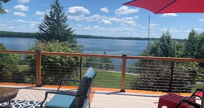 All Year Lakefront Getaway in a private guest rm & indoor pool/Sauna on QEstate