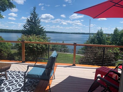 All Year Lakefront Getaway in a private guest rm & indoor pool/Sauna on QEstate