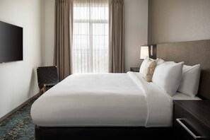 書桌、筆電工作空間、遮光布/窗簾、熨斗/熨衣板