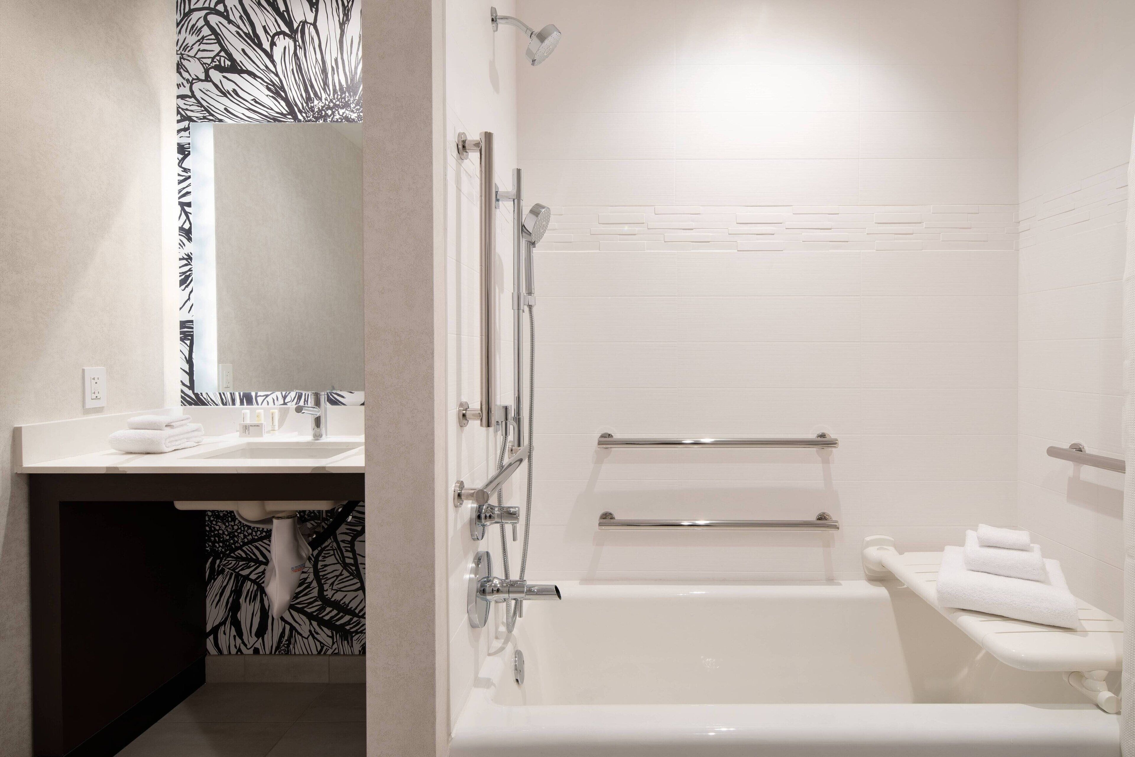 Kostenlose Toilettenartikel, Haartrockner, Handtücher