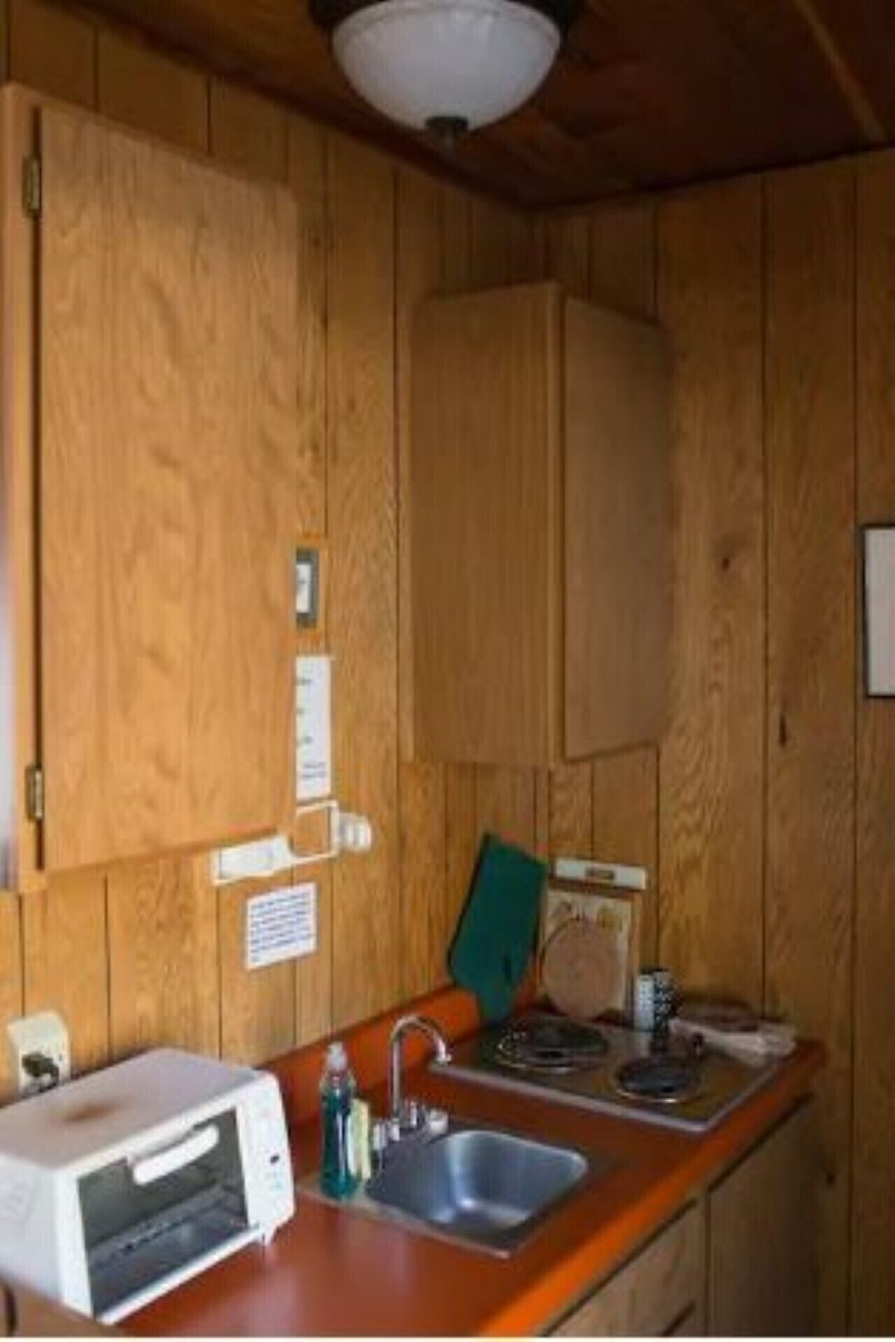 Scenic Bay Motel room 3