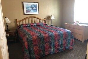 2 عدّة غرف نوم ومكواة/لوح كي وواي فاي مجانًا وملاءات أسرّة