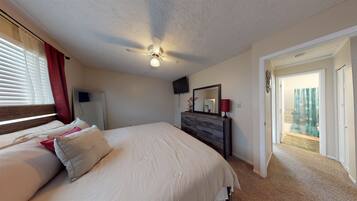 4 bedrooms, desk, free WiFi