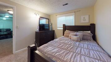 4 bedrooms, desk, free WiFi