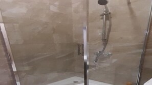 Bathroom - Appartments sity garden situated in the senter of Odesssa. (Odessa)