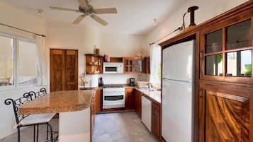 Villa, Multiple Beds (1013 - Villa Maya ) | Private kitchen