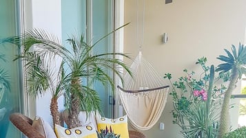 Condo, varias camas (2046 - Cosmo 7D-3) | Balcón