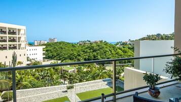Condo, varias camas (2050 - Cosmo 7A3) | Balcón