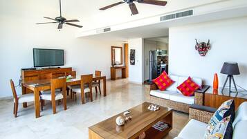 Condo, varias camas (2050 - Cosmo 7A3) | Sala de estar