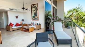 Condo, varias camas (2050 - Cosmo 7A3) | Balcón