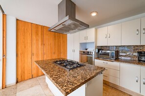 Villa, Multiple Beds (2029 - Villa Camino Real) | Private kitchen - Villa Lu Iba (Santa María Huatulco)
