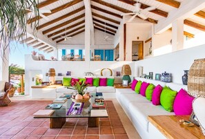 别墅, 多张床 (2079 - Villa Roxana) | 客厅 | 电视