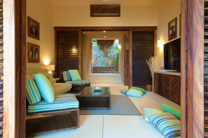 Villa, Multiple Beds (2024 - Villa Serena) | Living room | TV - Villa Serena (Santa María Huatulco)