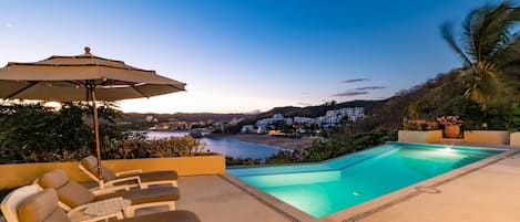 Condo, varias camas (1031 - Villas Carey Condo D2) | Alberca | Alberca al aire libre