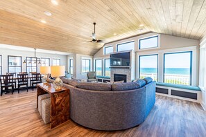 TV - C0646 After Math. Oceanfront, Pool, Hot Tub, Elevator, Handicap Access (Corolla)