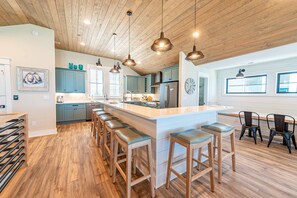 Fridge, microwave, oven, stovetop - C0646 After Math. Oceanfront, Pool, Hot Tub, Elevator, Handicap Access (Corolla)