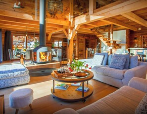 TV, fireplace, DVD player, stereo - Chalet Sabaroc - modern ski base for 10, hot tub & views - OVO Network (La Giettaz)