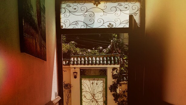 Unclassified image, 1 of 12, button - Silver woman room (Algiers)