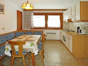 Horno, lavavajillas, periquera y comedor