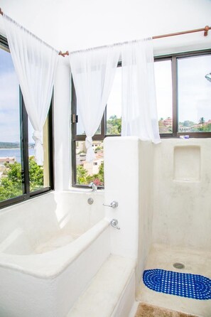 Bathroom - Villa Flory (Santa María Huatulco)