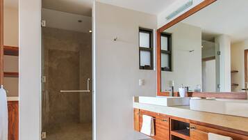 Condo, varias camas (2017 - Cosmo 1B1) | Amenidades de baño