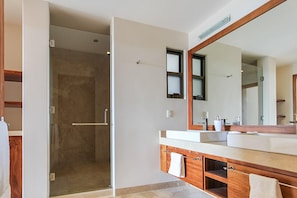Apartment, Mehrere Betten (2017 - Cosmo 1B1) | Badezimmerausstattung