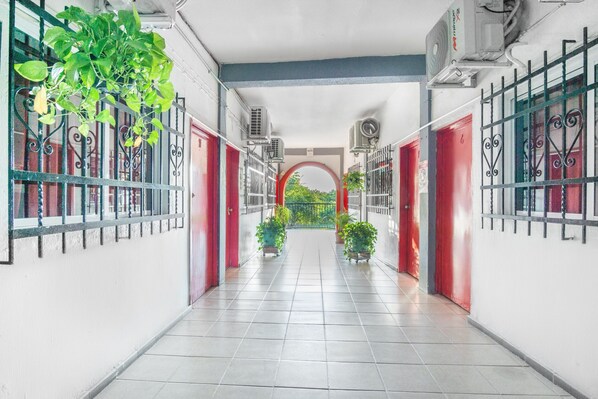 Interior entrance - Hotel Posada Santiago Manzanillo (Manzanillo)