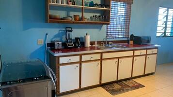 冰箱、微波炉、烤箱、炉灶