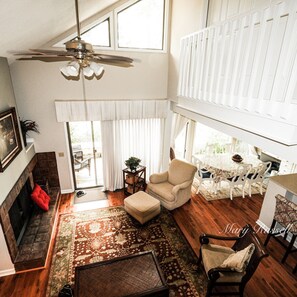 Smart TV, fireplace