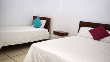 Habitación triple | Wifi gratis y ropa de cama